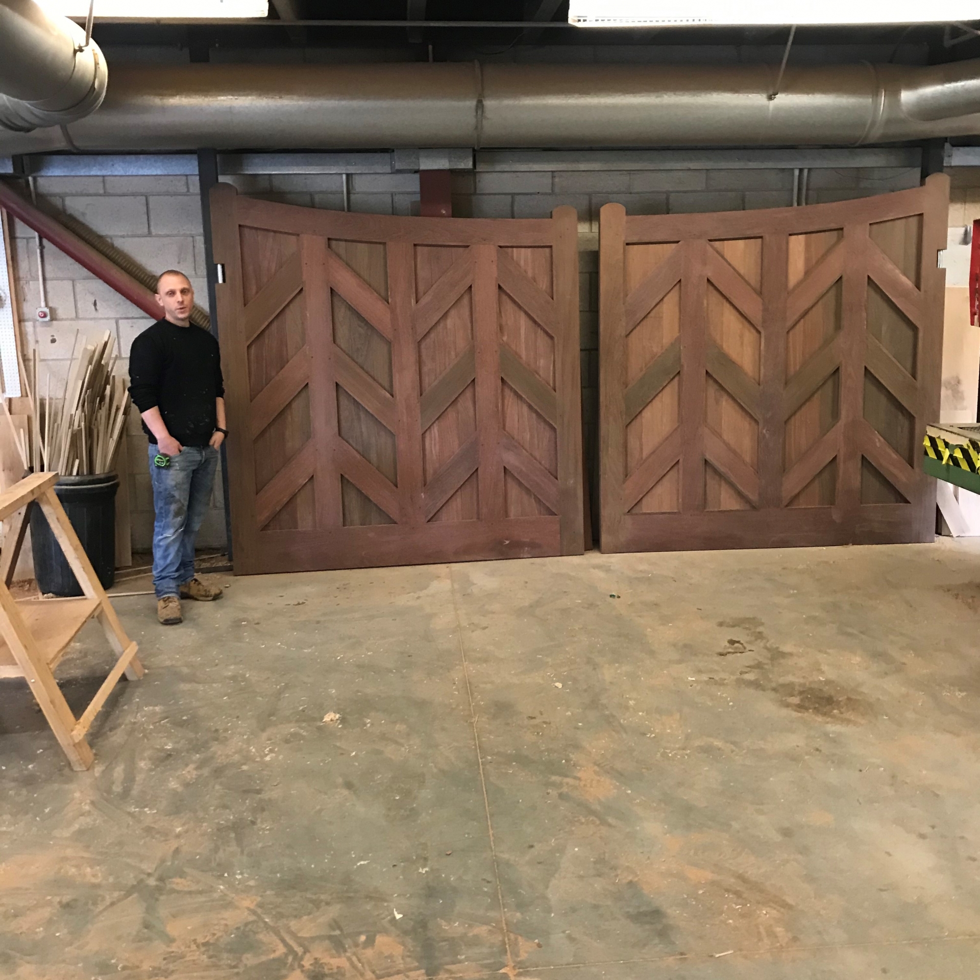 Ipe gate in joinery Main